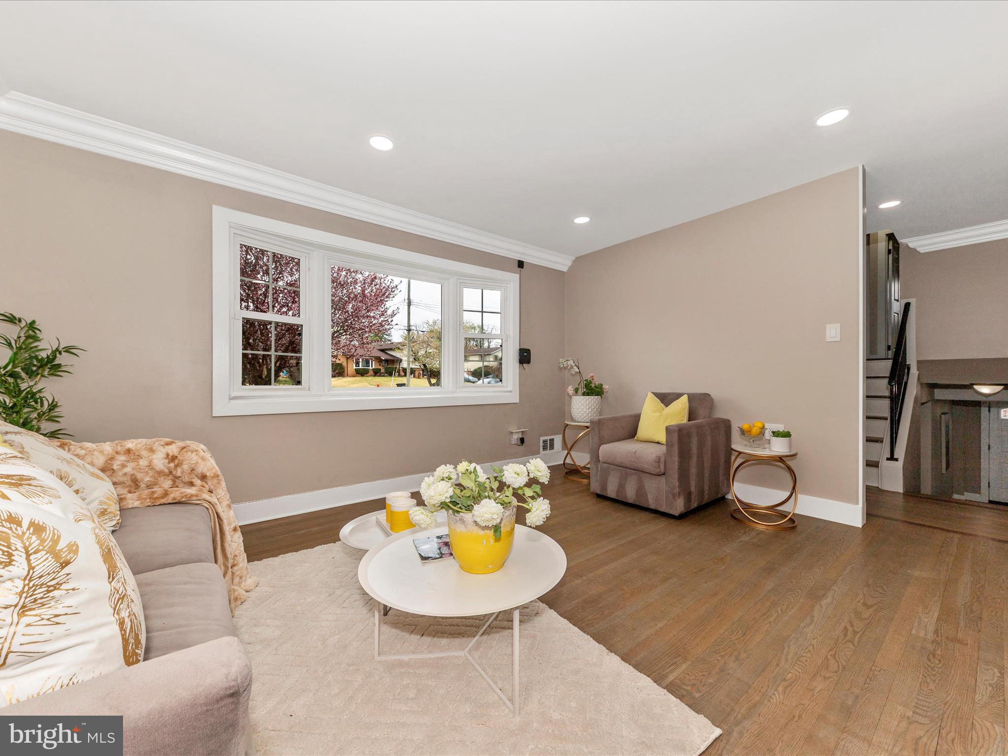 ENGLISH MANOR - Residential