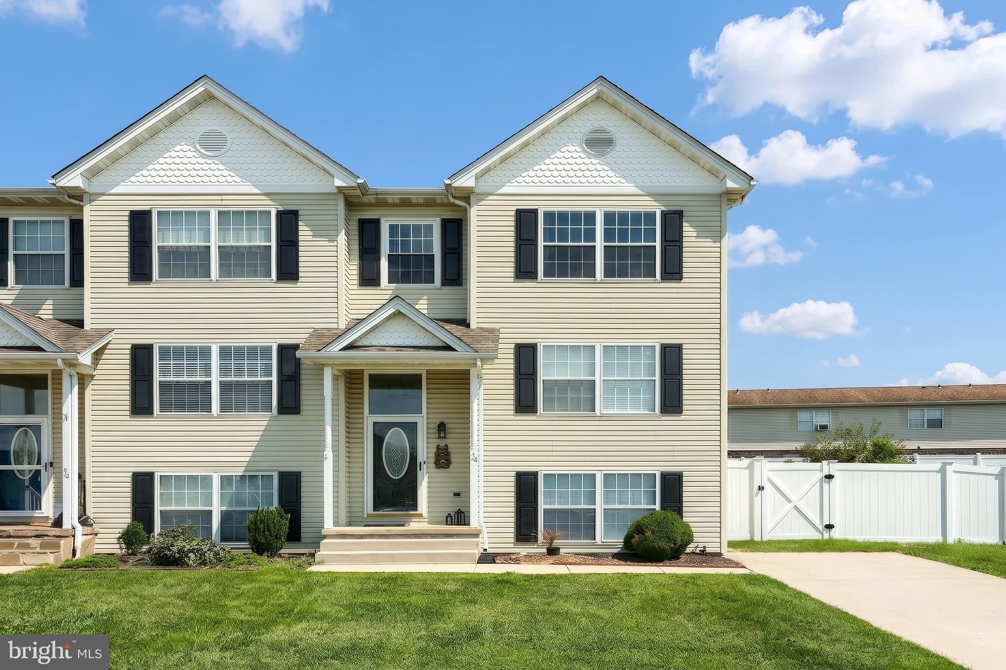 24 SQUIRE CIRCLE