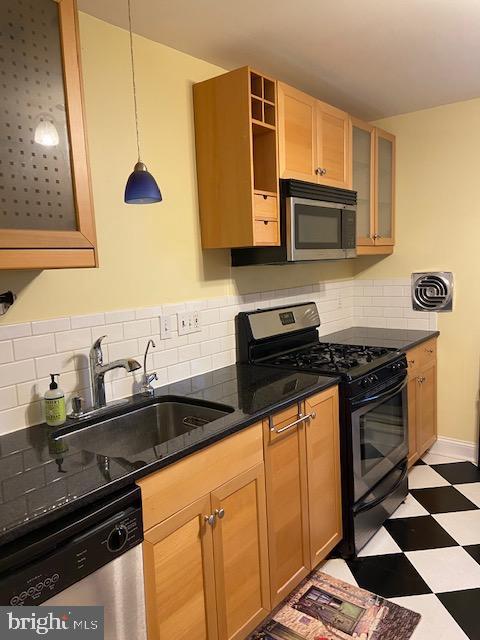 HOMELAND SOUTHWAY - Residential Lease