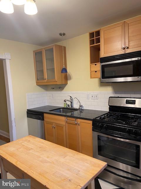 HOMELAND SOUTHWAY - Residential Lease