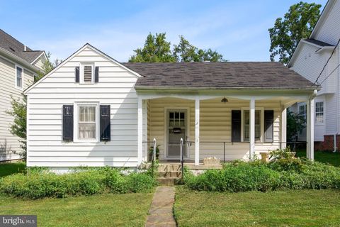 Photo of 5519 SOUTHWICK ST, BETHESDA, MD 20817 (MLS # MDMC2105660)