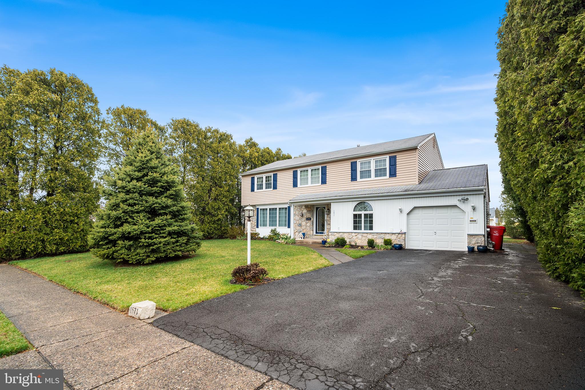 1571 CAROUSEL DRIVE