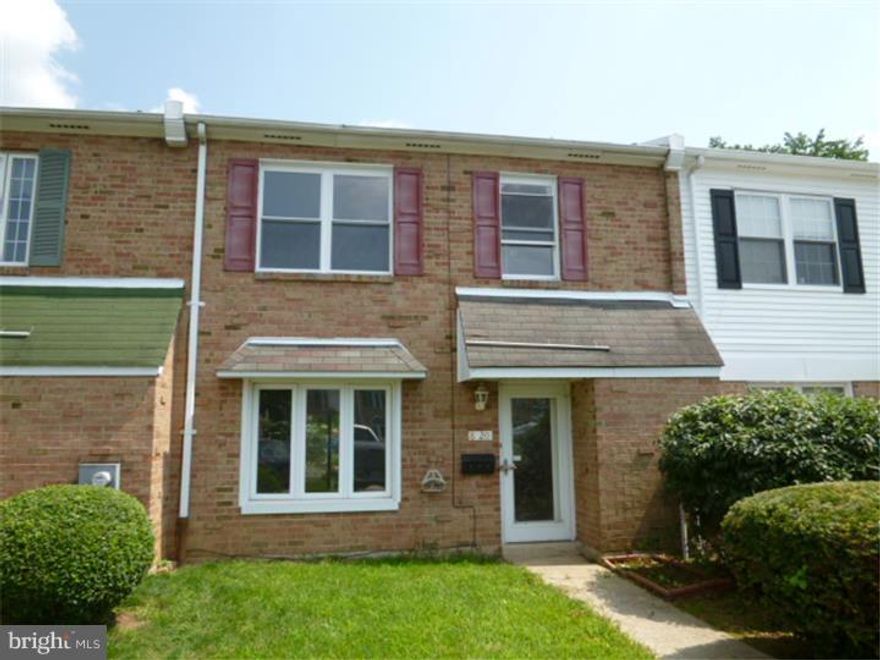 Park in Front of this 3 bedroom 1.5 Bath  house that is in good condition. off All offers will be presented, $2,000 certified deposit and proof of funds will be required. AS IS Addendum and buyer will be responsible for u/o. Seller is equitable owner. Recommend to use assurance abstract for tile. This is an assignment transaction. Cash or hard money financing only. All offers will be presented