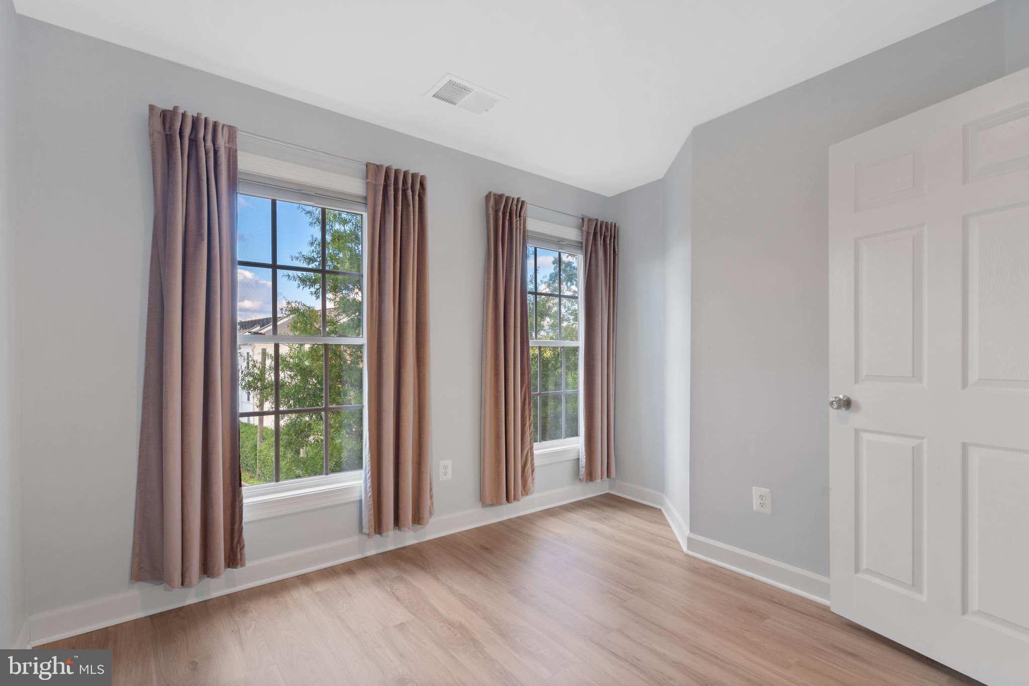 BROOKFIELD GLEBE ROAD - Residential Lease