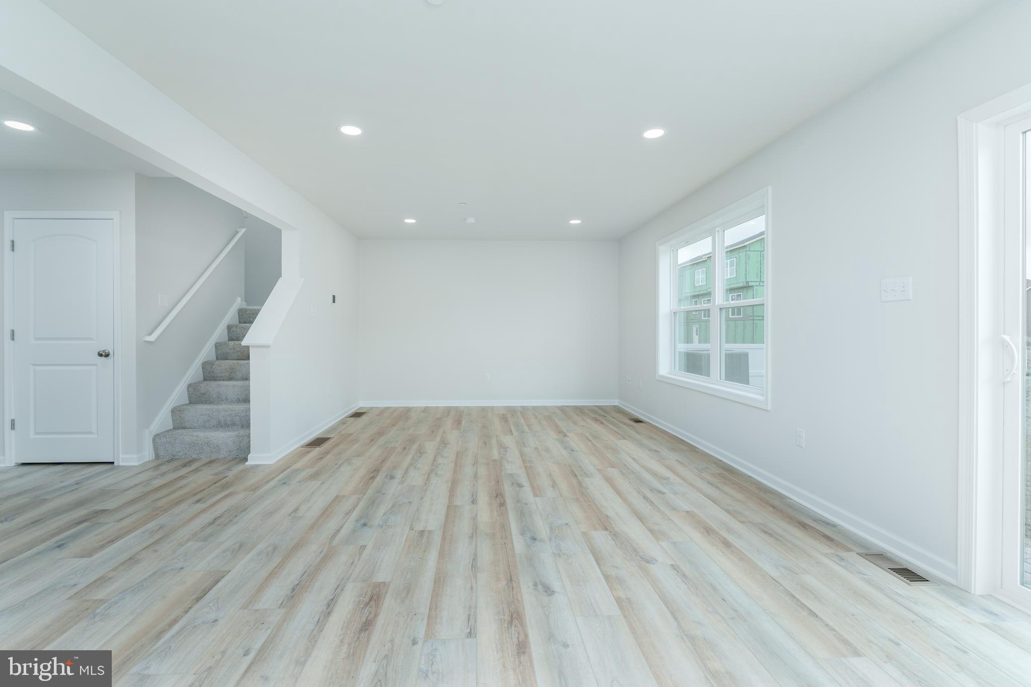 GRAYS POINTE - Residential