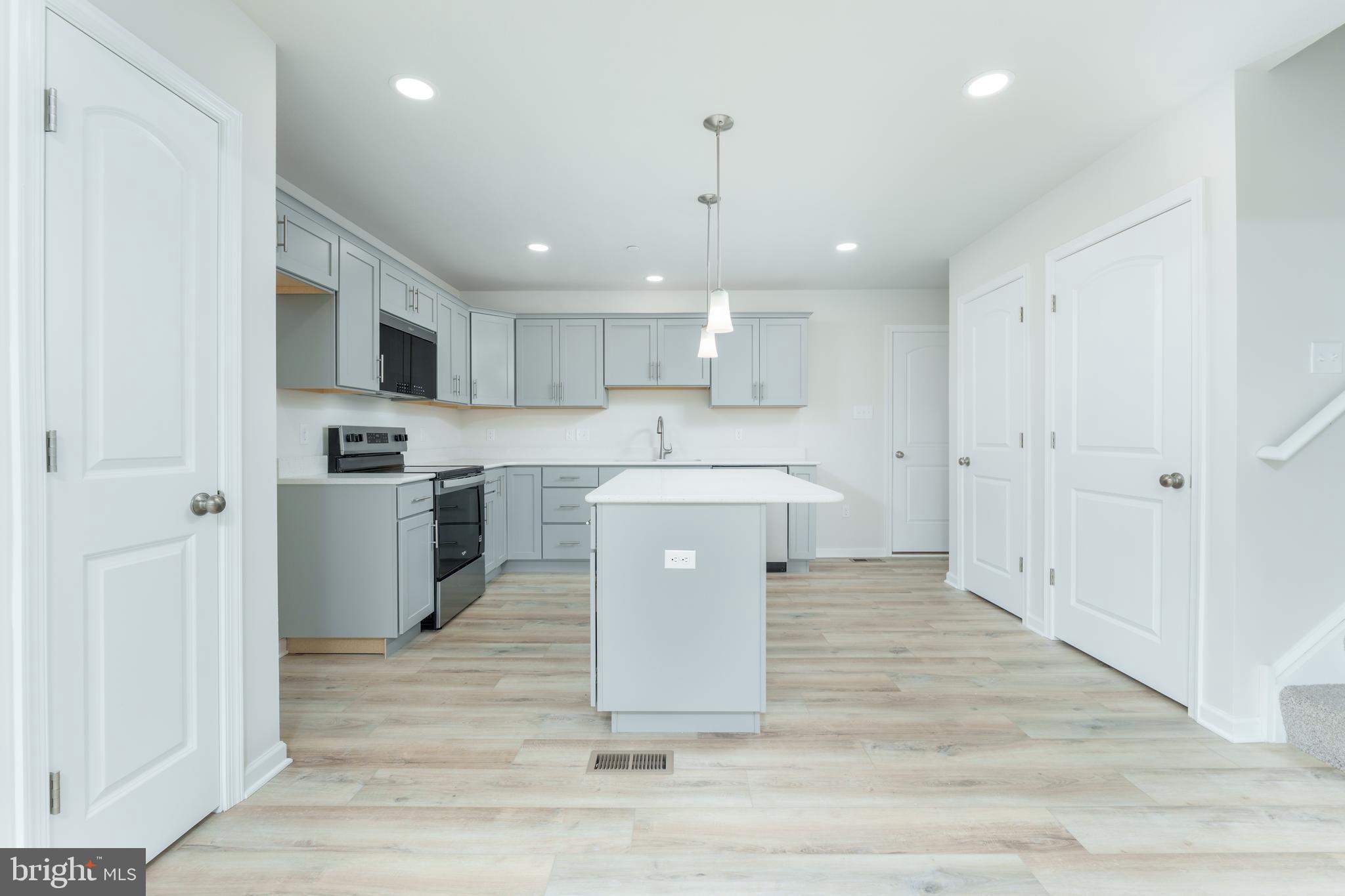 GRAYS POINTE - Residential