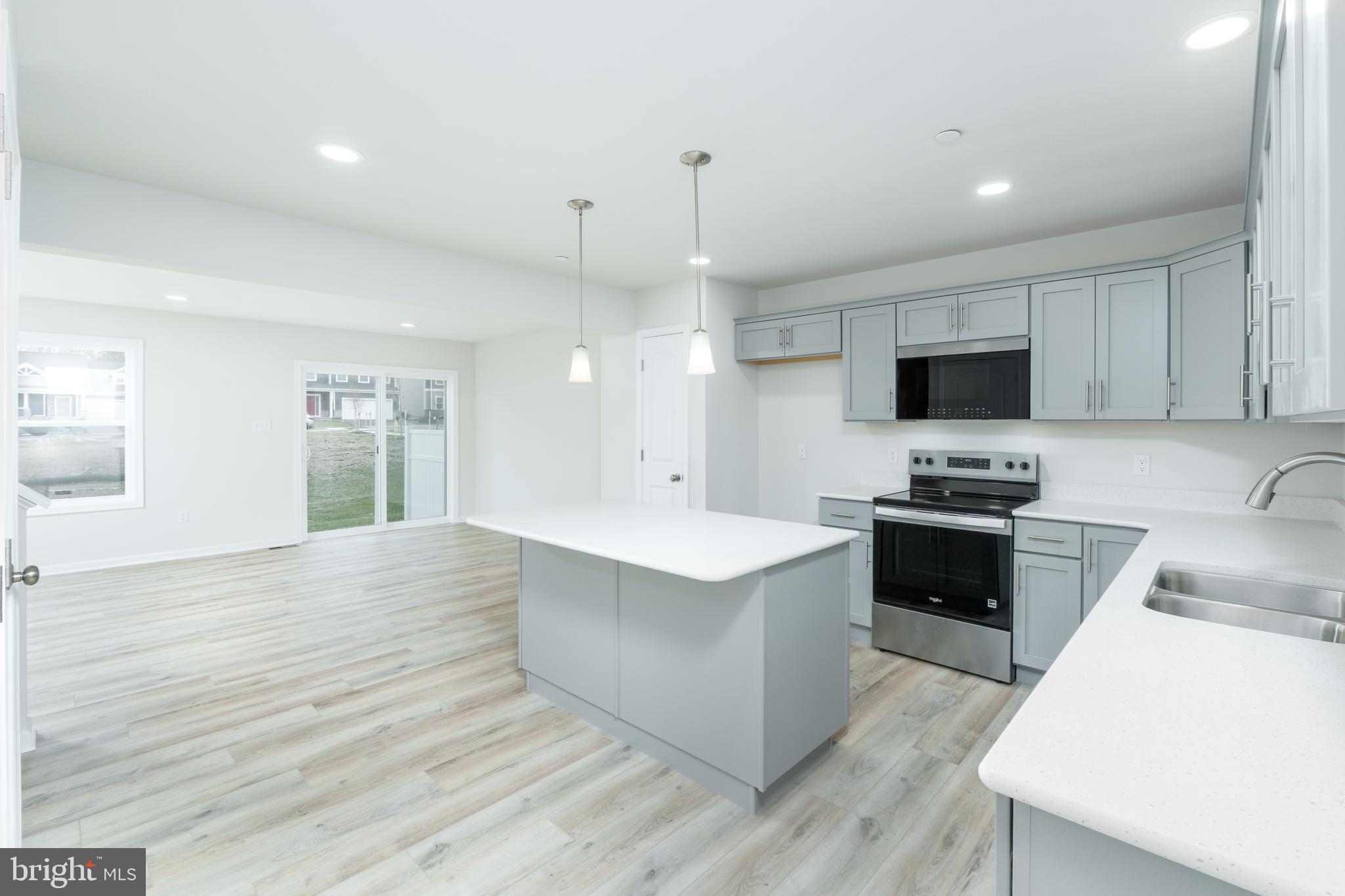 GRAYS POINTE - Residential