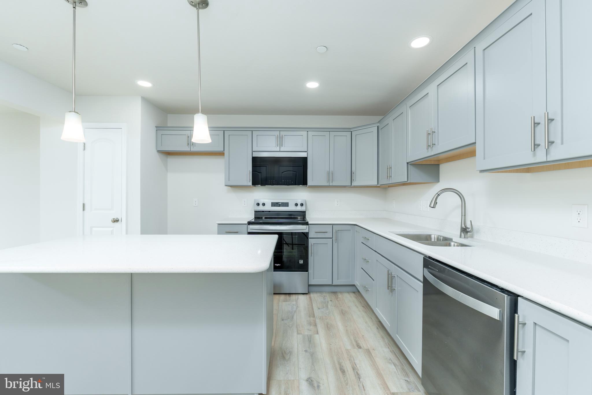 GRAYS POINTE - Residential