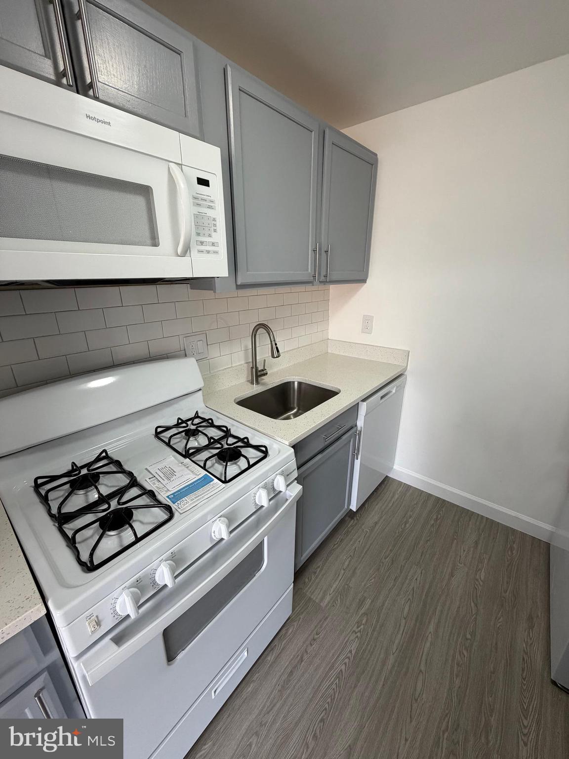 FALLS CHURCH GARDENS - Residential