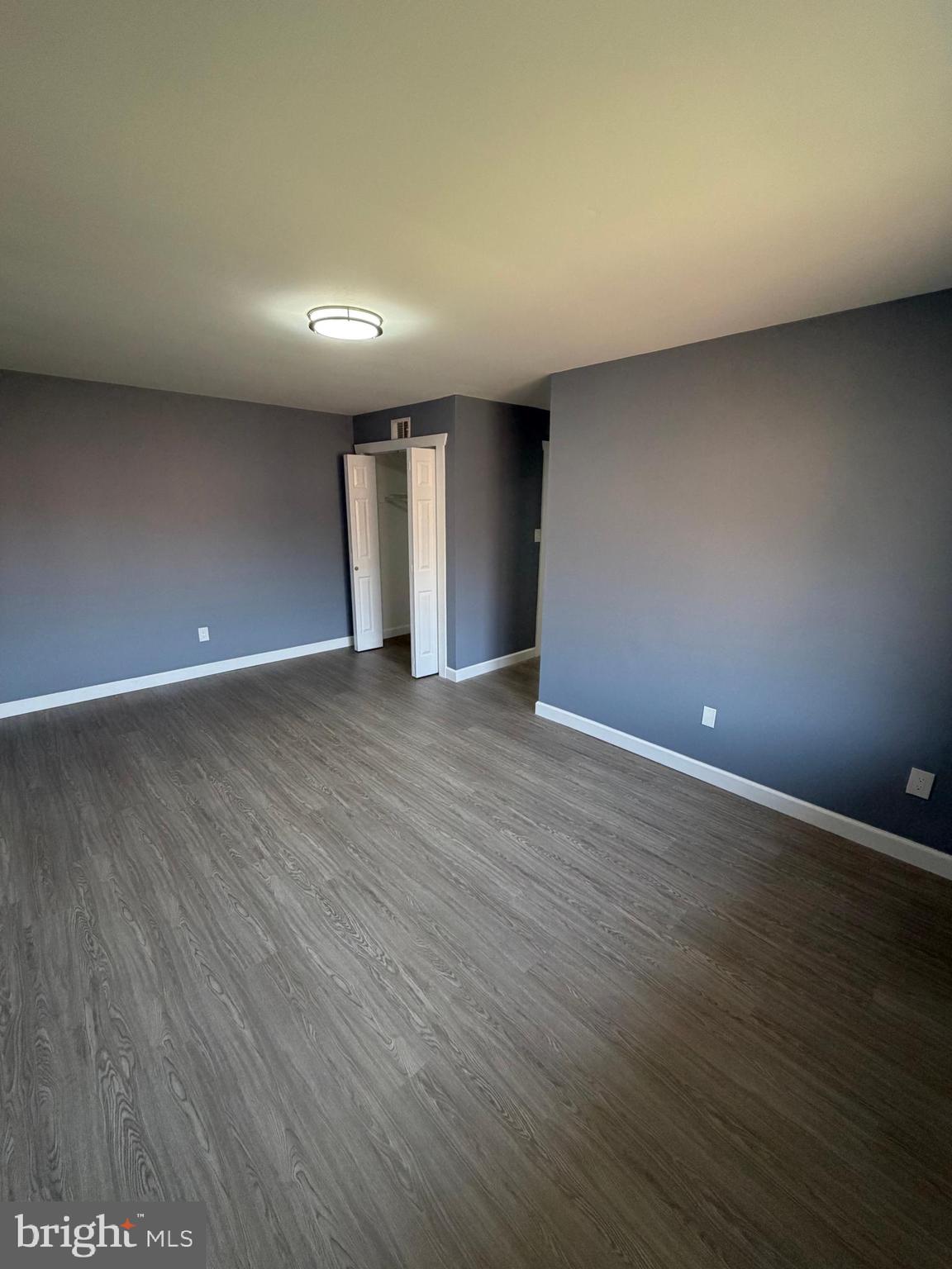 FALLS CHURCH GARDENS - Residential