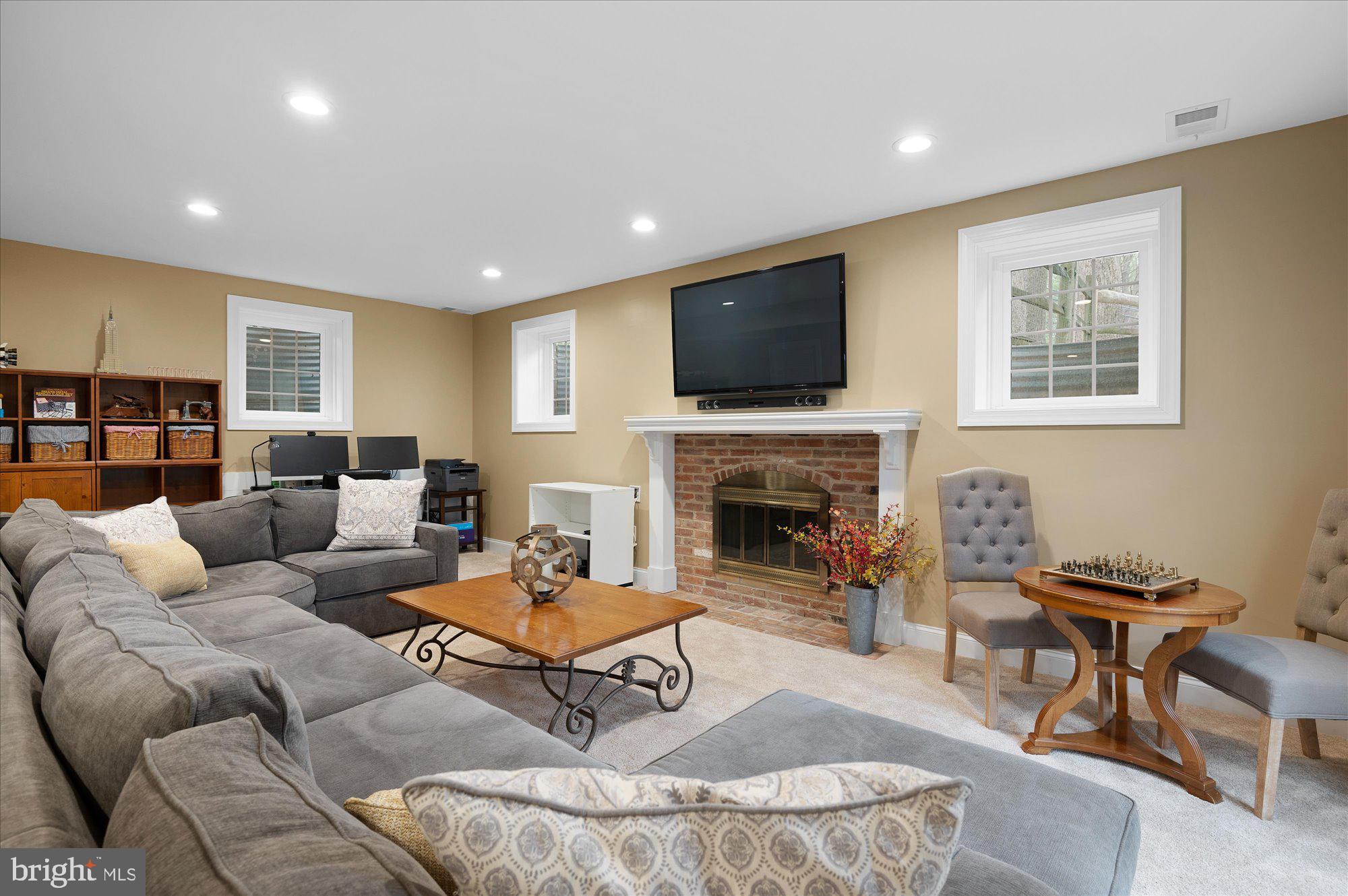 RIVER FALLS - Residential