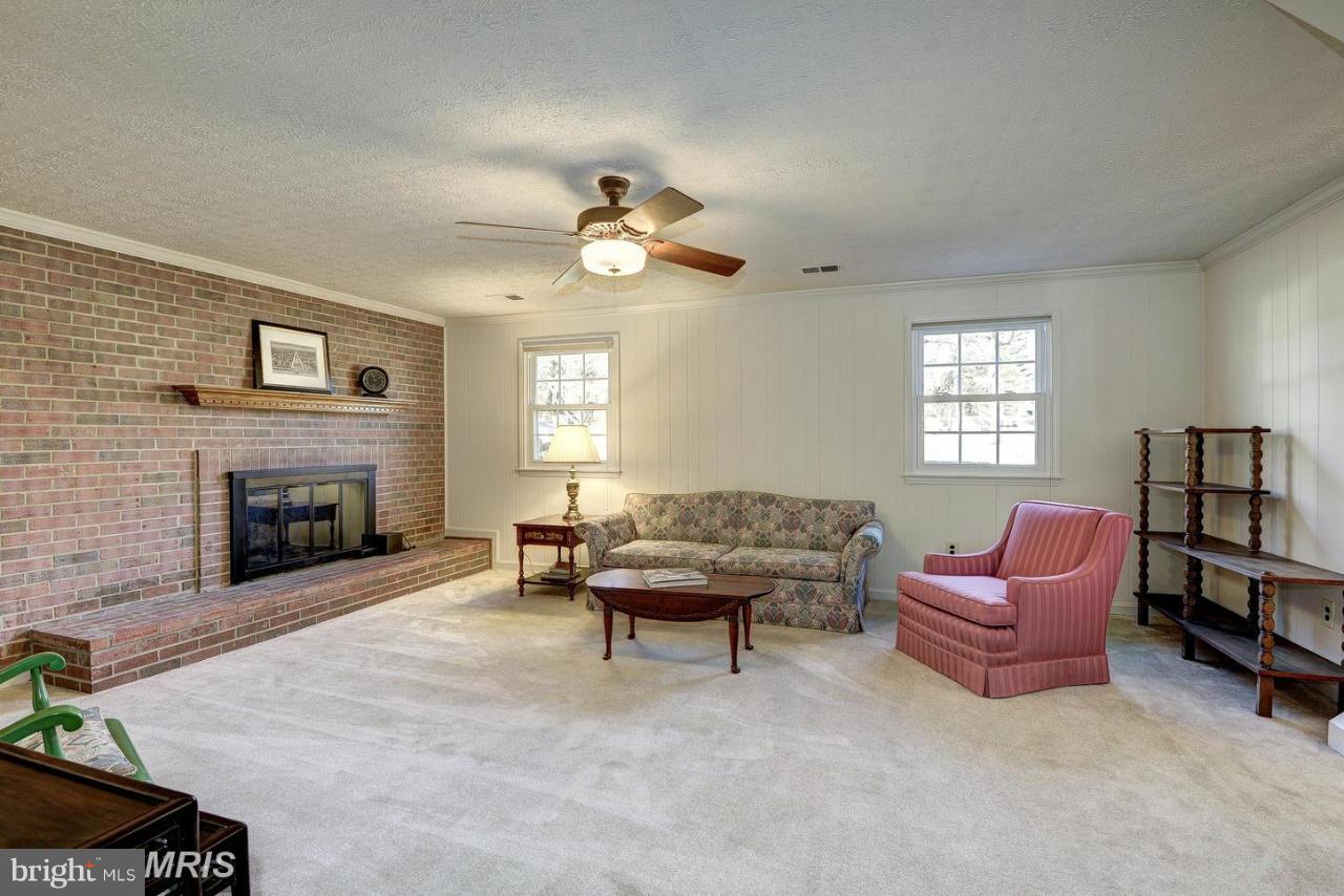 TYSONS VALLEY - Residential Lease