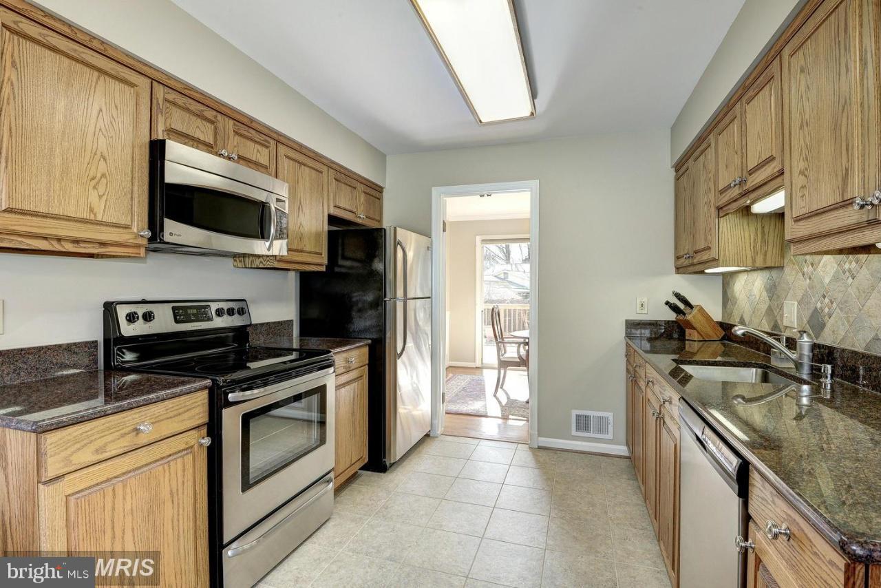 TYSONS VALLEY - Residential Lease