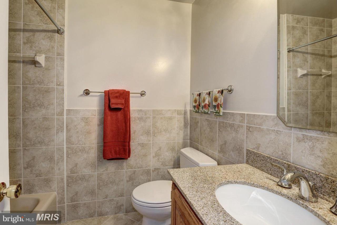 TYSONS VALLEY - Residential Lease