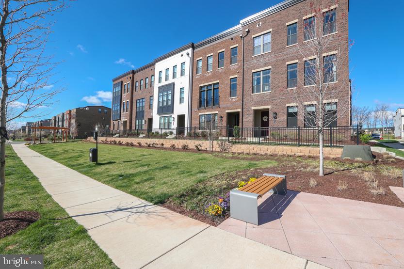 METRO WALK AT MOOREFIELD STATION - Residential Lease