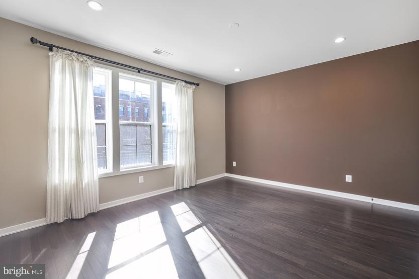 METRO WALK AT MOOREFIELD STATION - Residential Lease