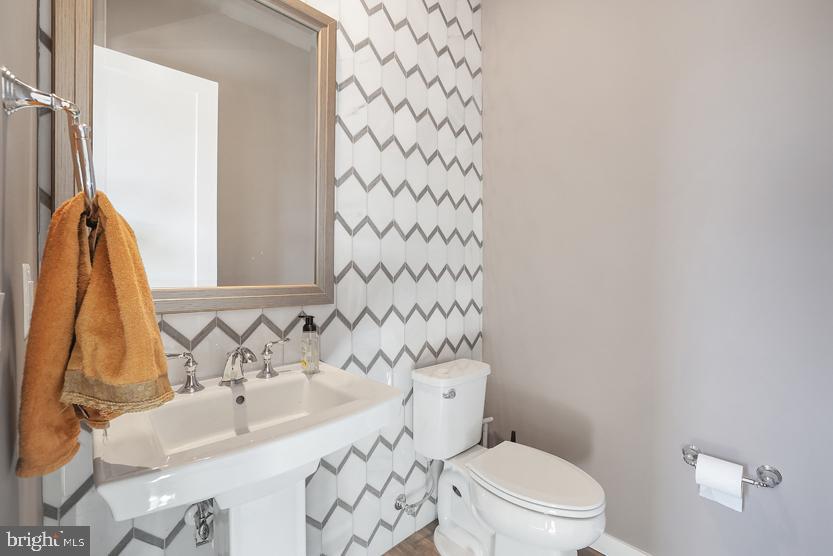 METRO WALK AT MOOREFIELD STATION - Residential Lease