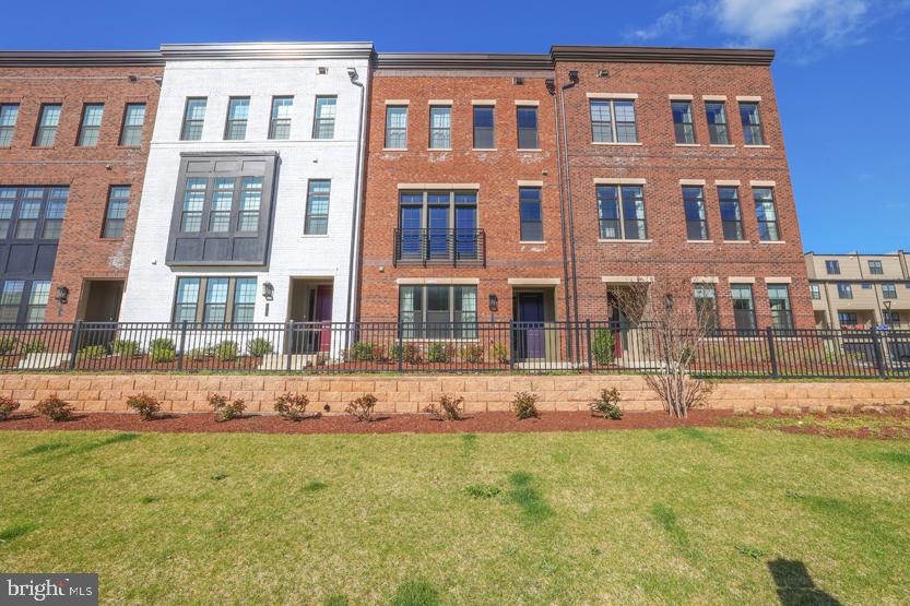 METRO WALK AT MOOREFIELD STATION - Residential Lease