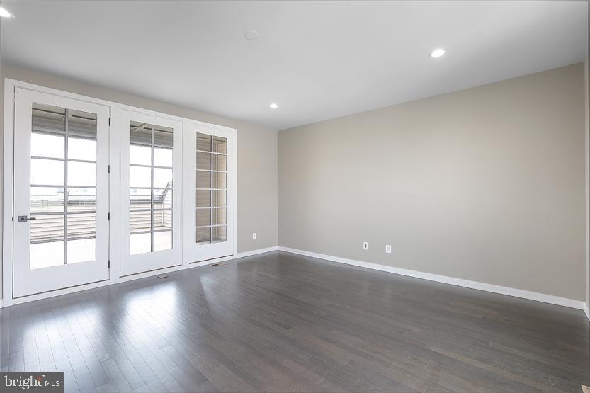 METRO WALK AT MOOREFIELD STATION - Residential Lease