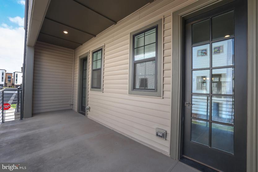 METRO WALK AT MOOREFIELD STATION - Residential Lease