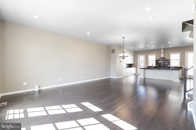 METRO WALK AT MOOREFIELD STATION - Residential Lease