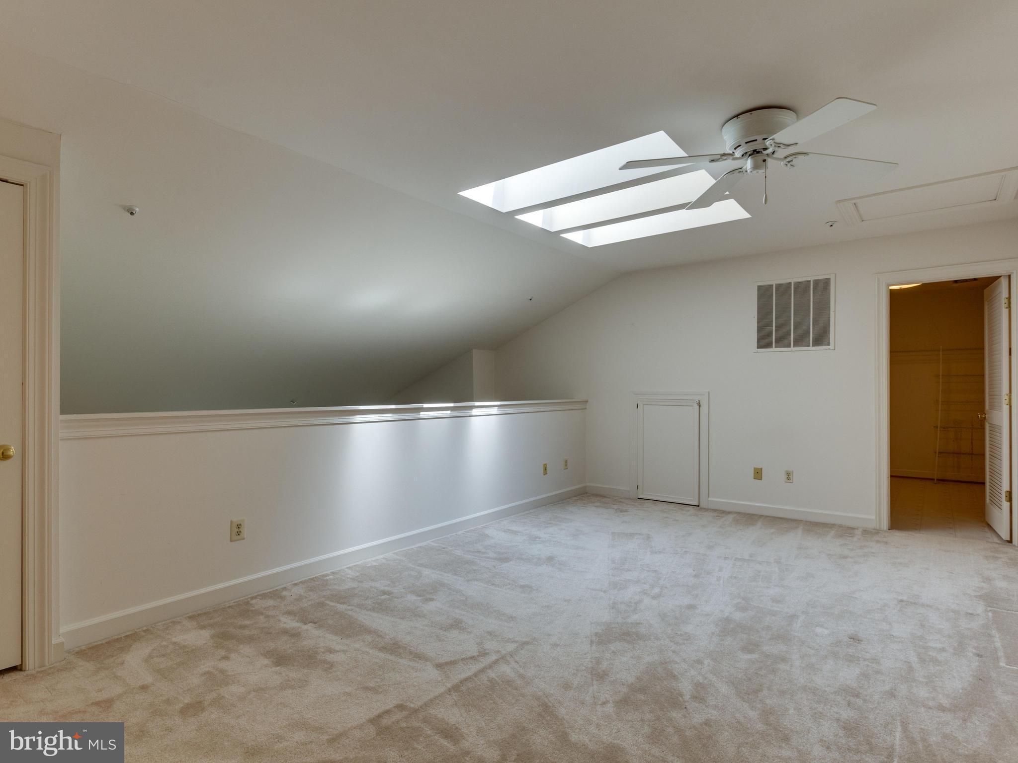 FAIRFIELD HOUSE - Residential