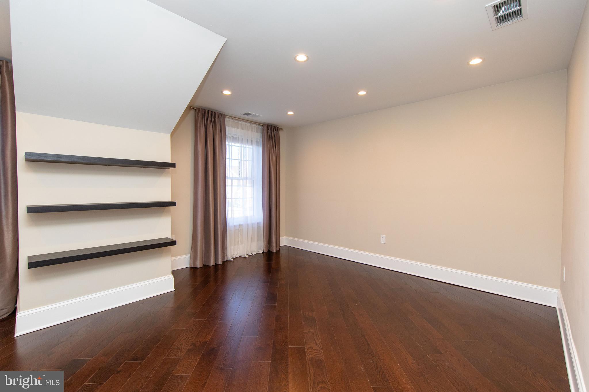 000 - Residential Lease