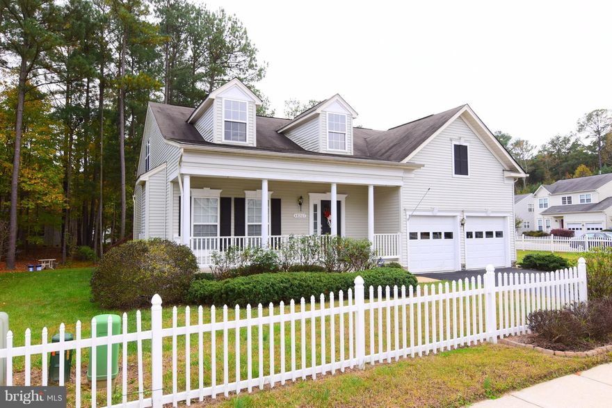 This house has a great floor plan with master on main level.  Open floor plan great for entertaining with the kitchen to make it happen! Viking Stove w/ 4 burners, griddle & grill & hood.   Granite counters. Dining room w/ built in wet bar, Great room has cathedral ceiling. Hardwood floors thru out. Great deck w/ pergola.  Front porch.  Laundry room main level. House is in Excellent condition.