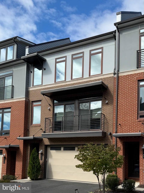 Photo of 1711 Gray Shale Terrace SE, LEESBURG, VA 20175 (MLS # VALO2137612)