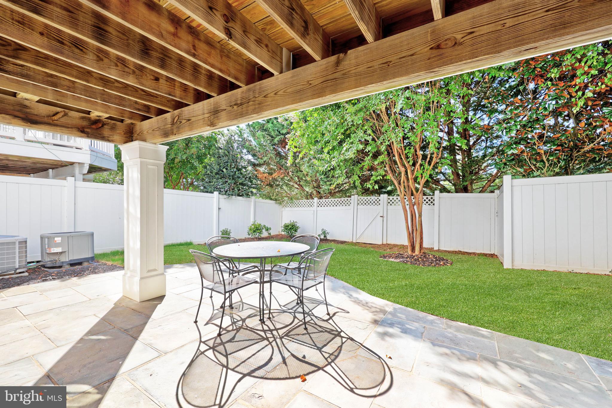 RIVER CREEK - Residential