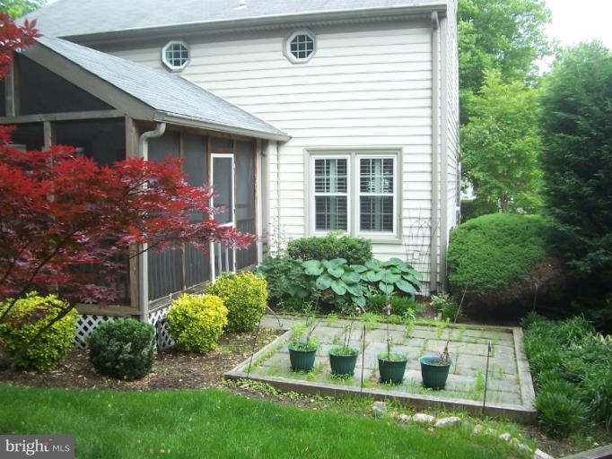 SIGNAL HILL - Residential Lease