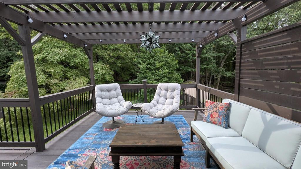 Photo of 621 Piping Rock Drive, SILVER SPRING, MD 20905 (MLS # MDMC2203146)