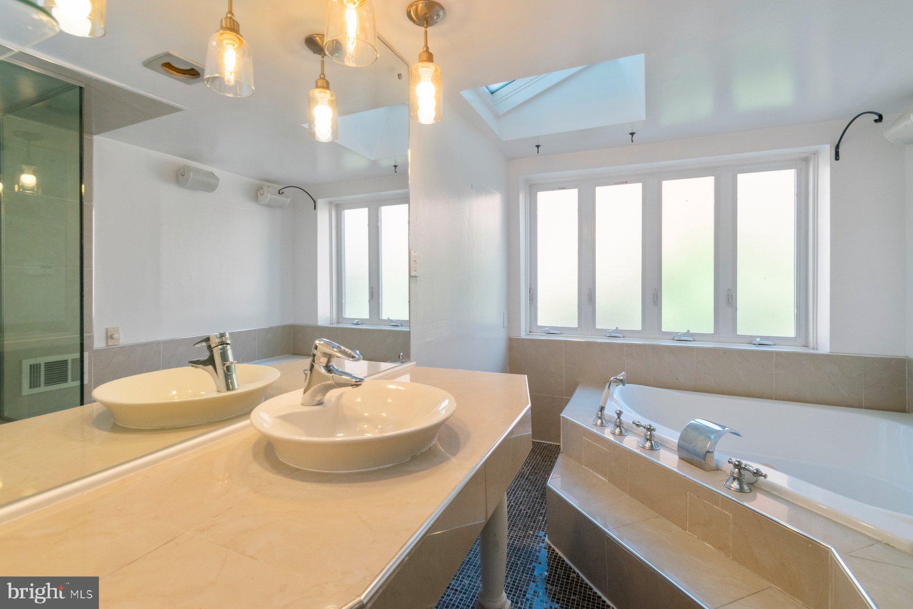 FEDERAL HILL HISTORIC DISTRICT - Residential Lease