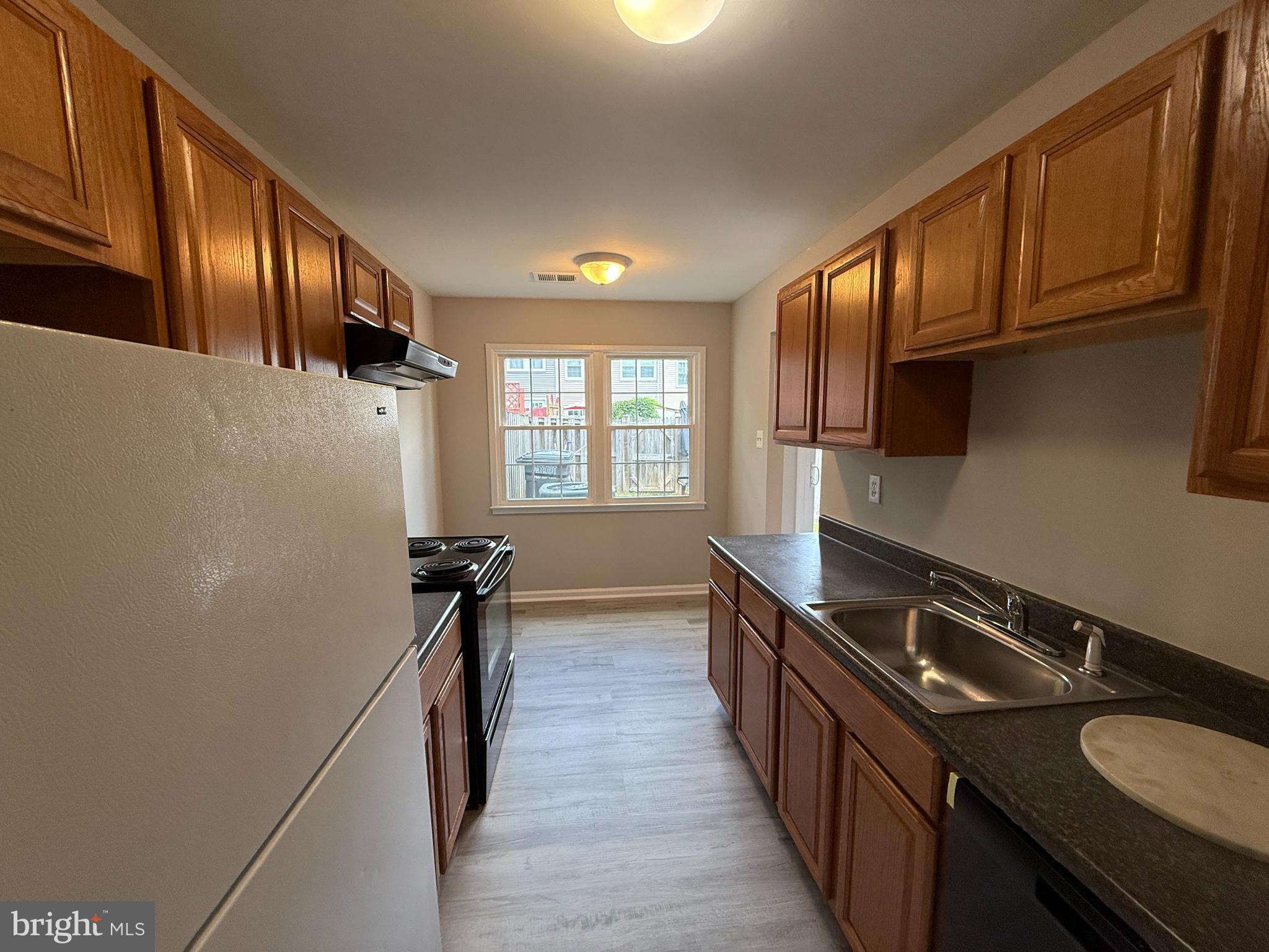 VILLAGE GATE - Residential