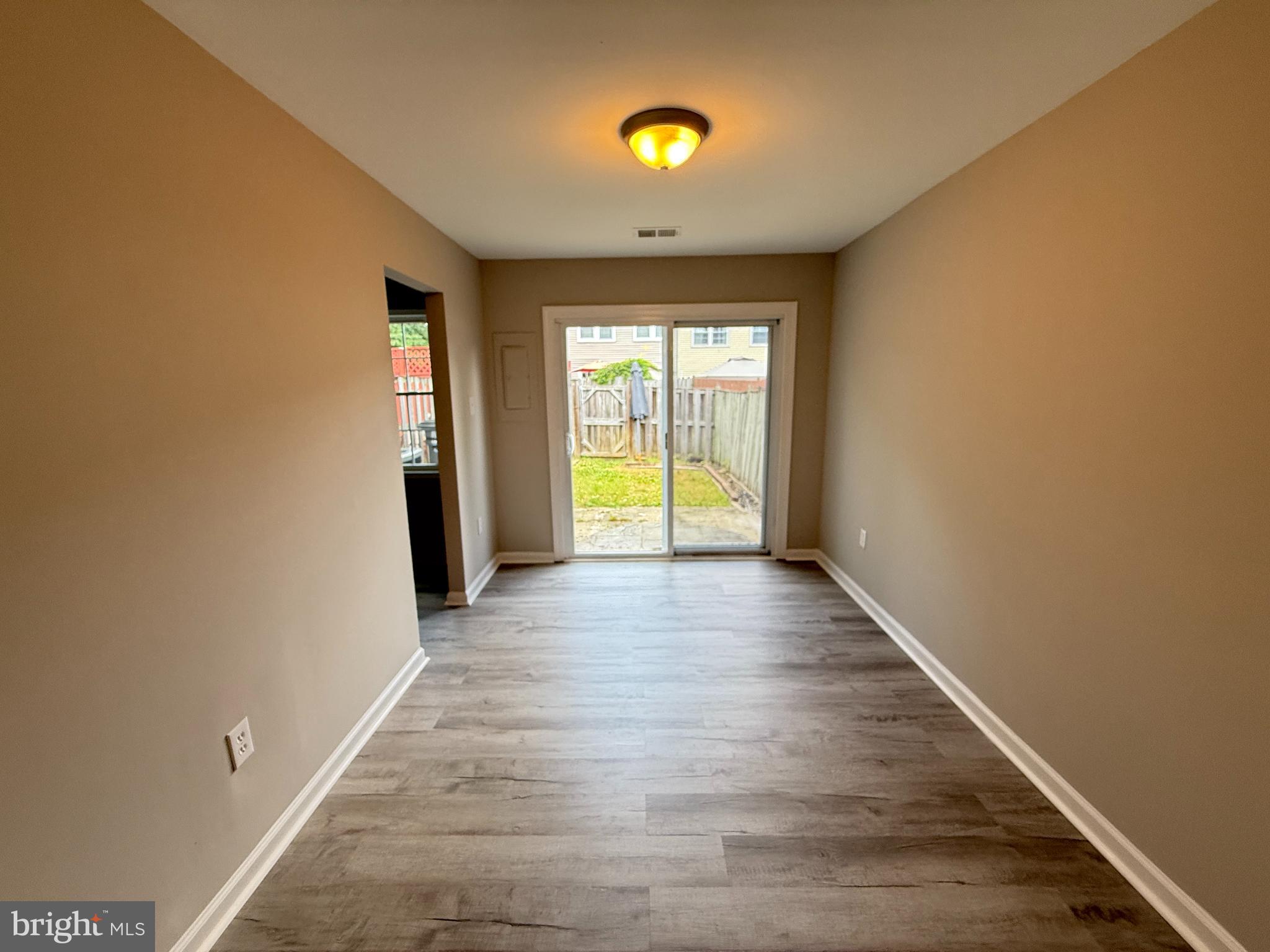 VILLAGE GATE - Residential