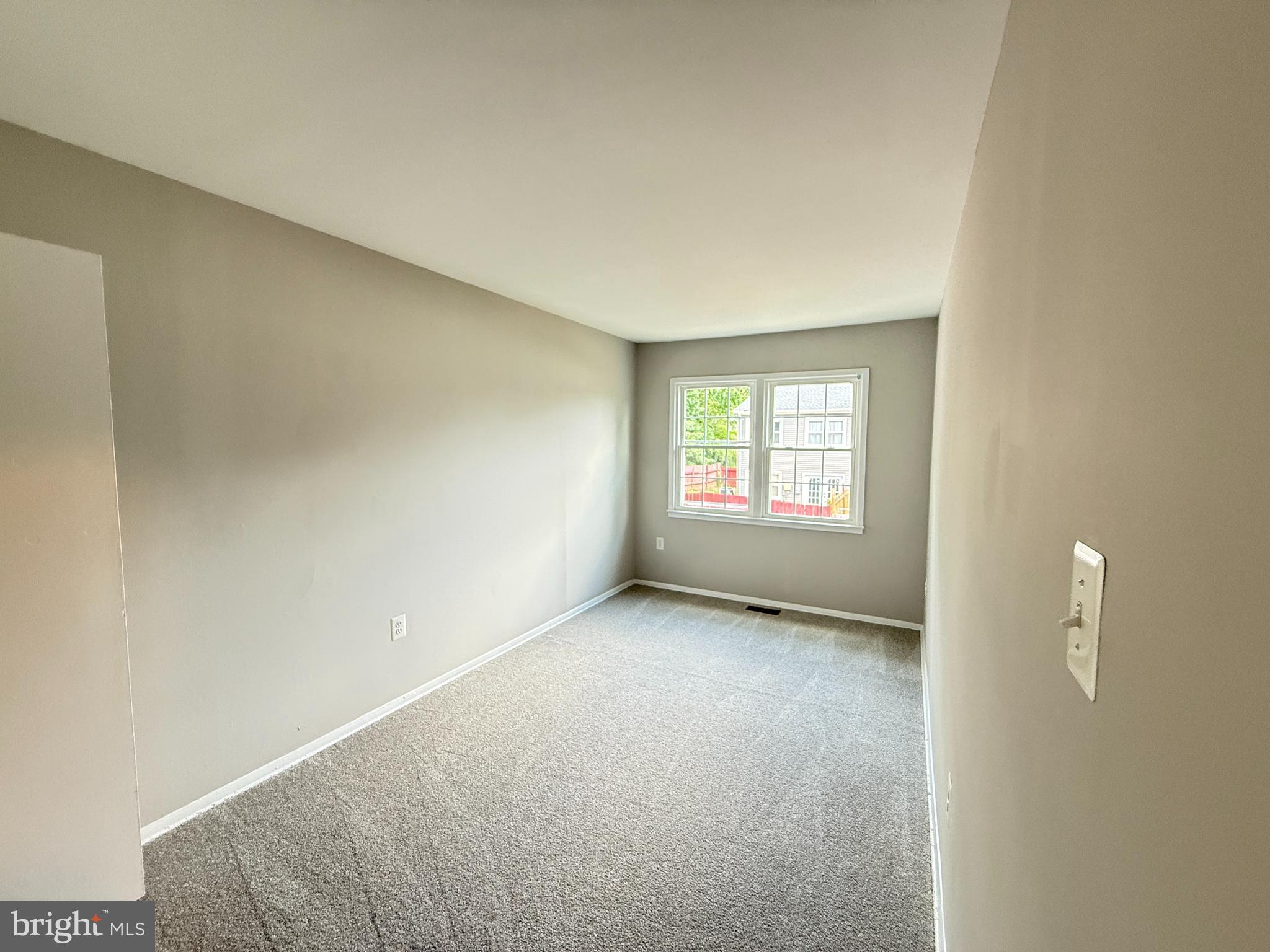 VILLAGE GATE - Residential