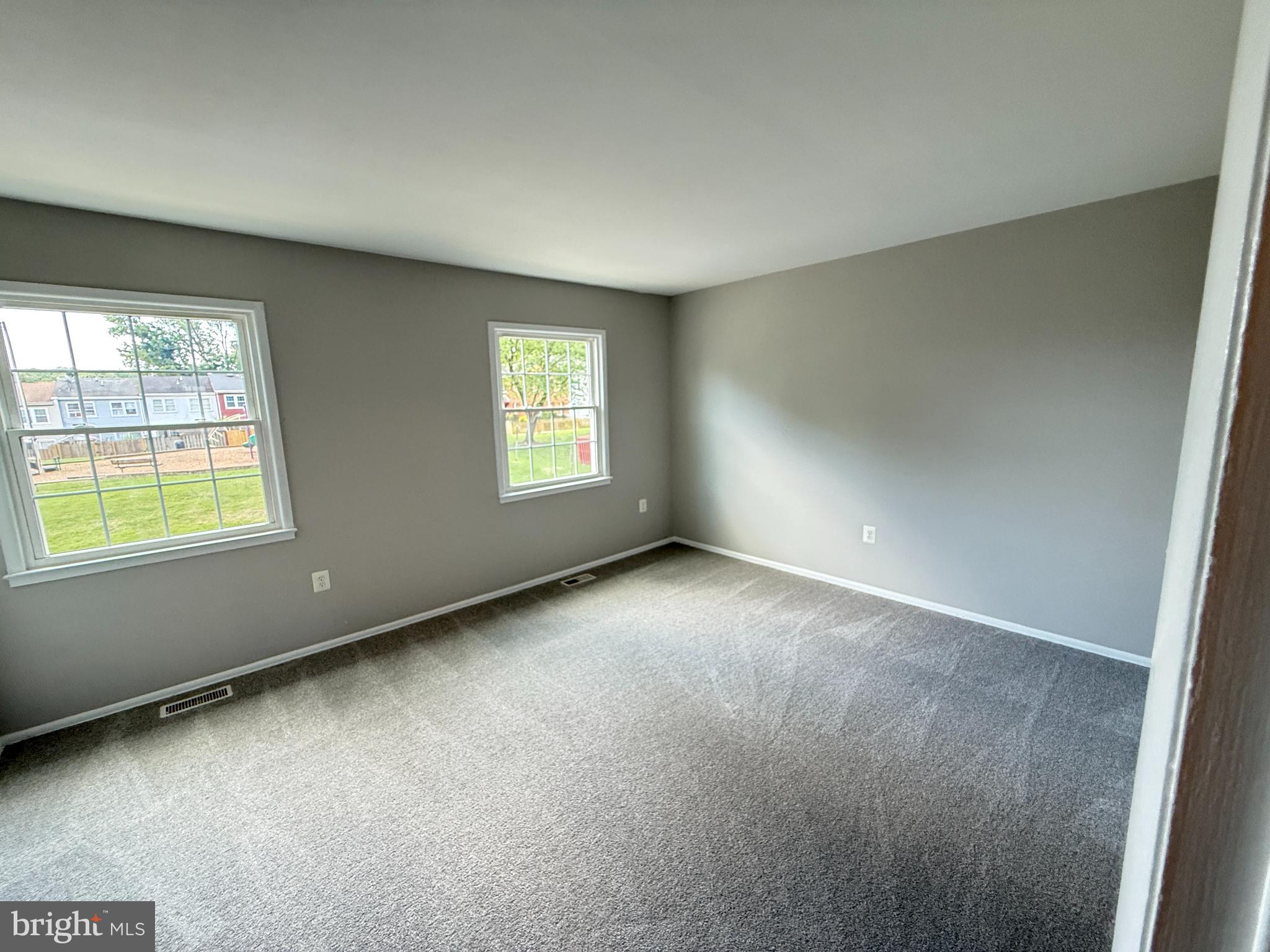 VILLAGE GATE - Residential