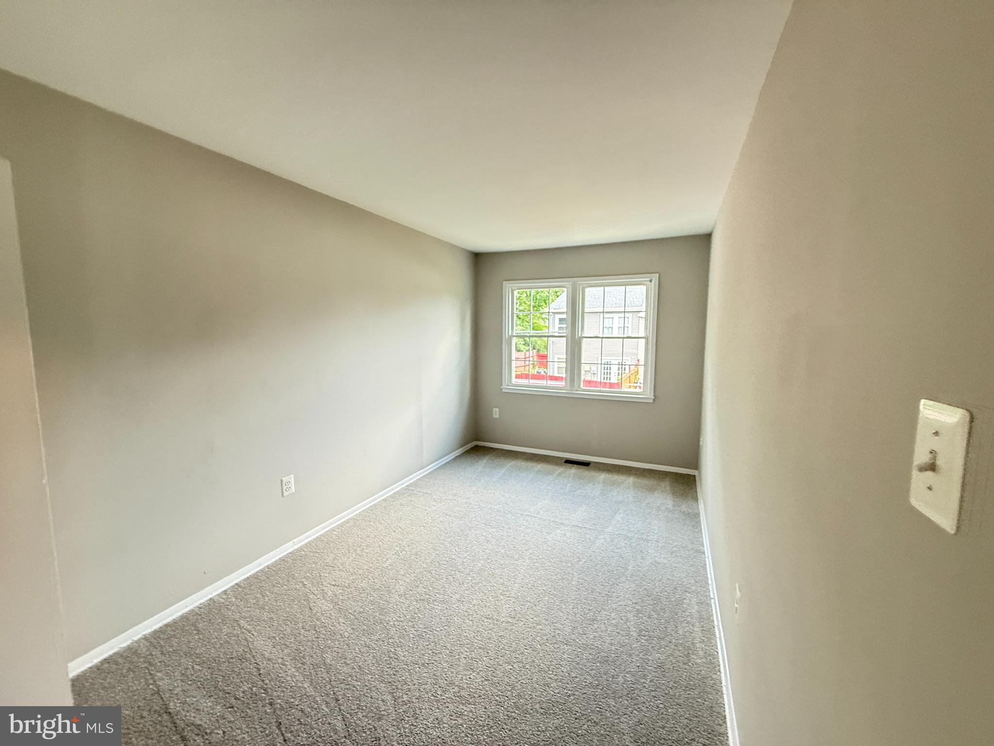 VILLAGE GATE - Residential