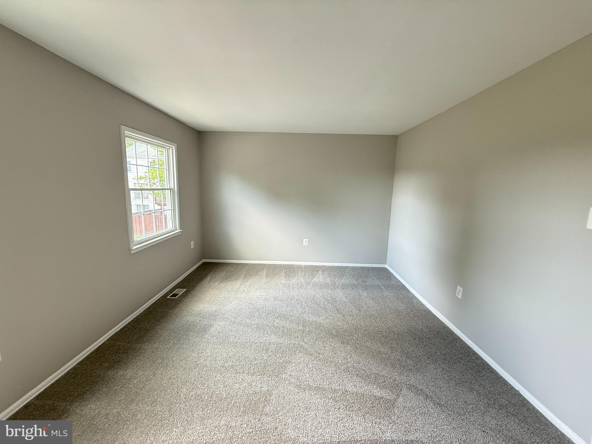 VILLAGE GATE - Residential