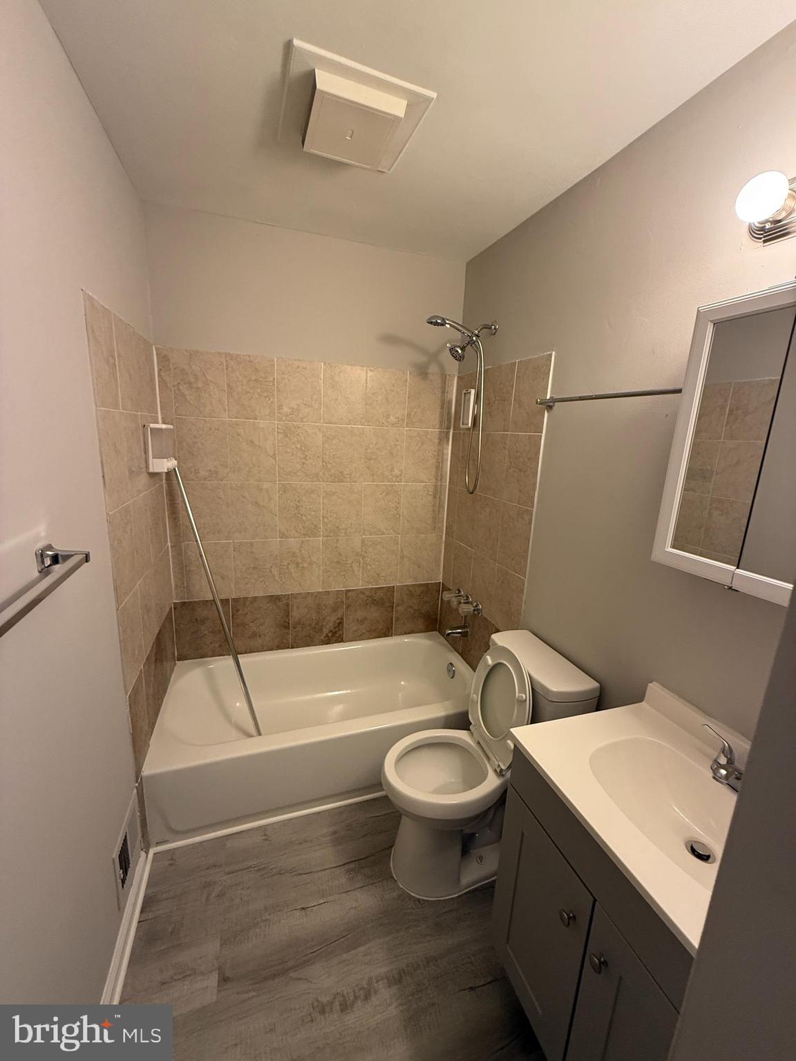 VILLAGE GATE - Residential