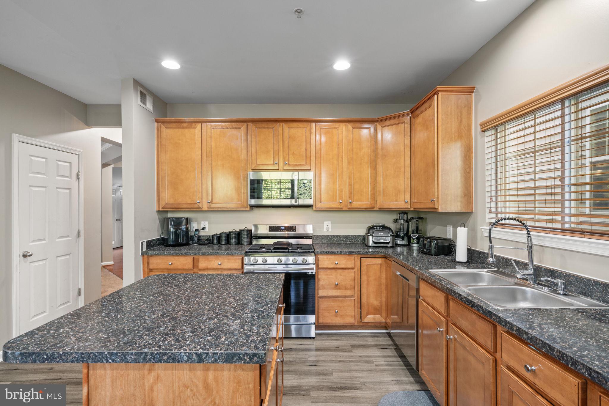 EAGLES POINTE - Residential