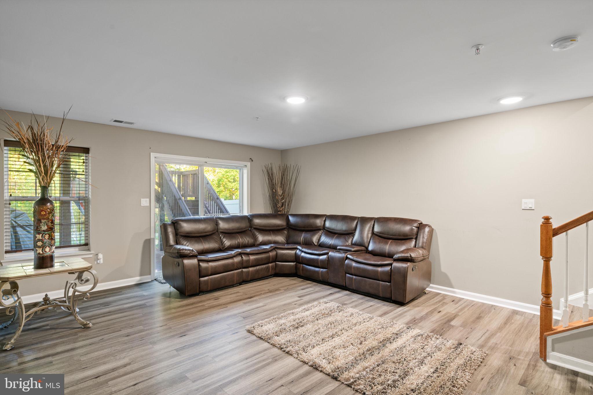 EAGLES POINTE - Residential