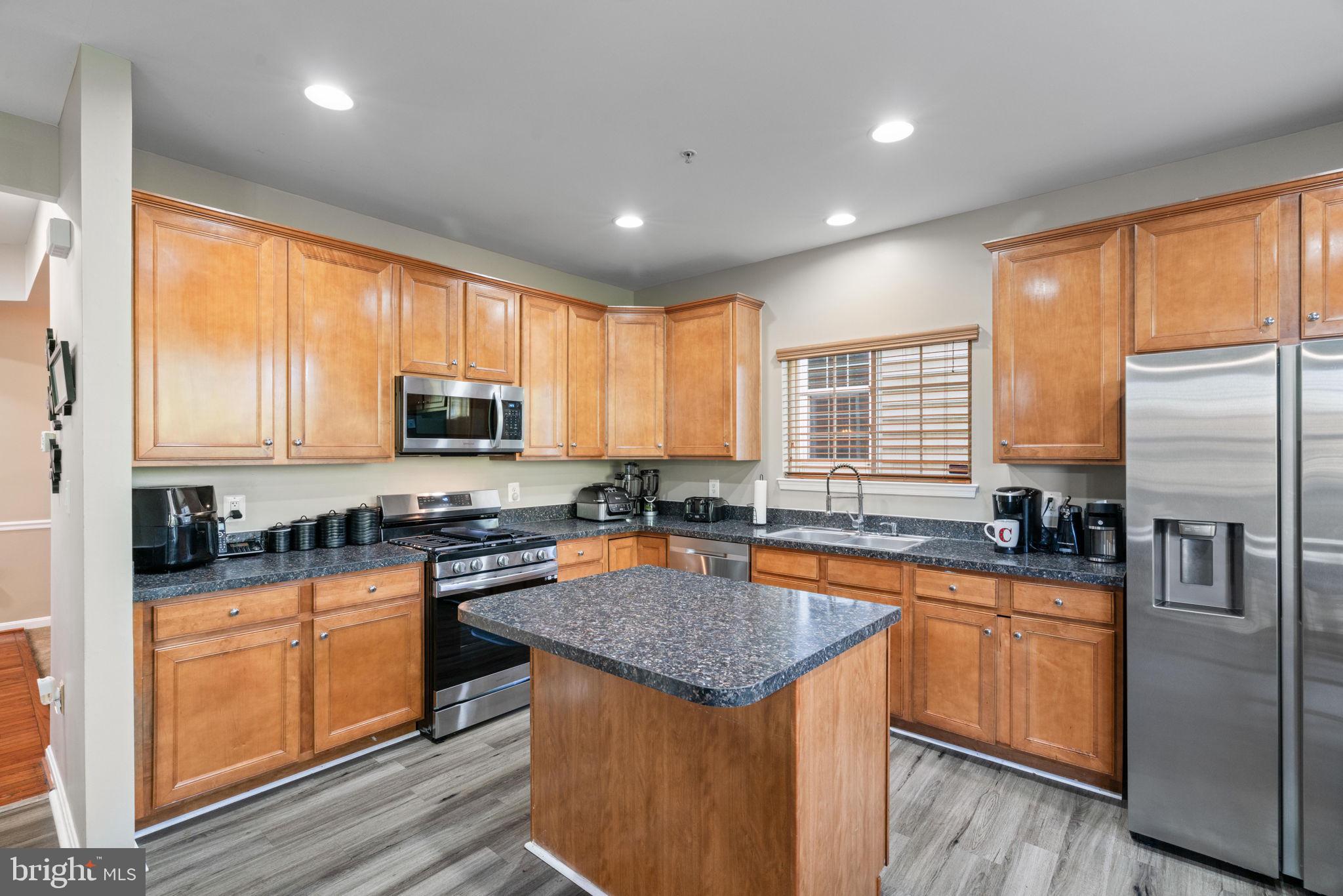 EAGLES POINTE - Residential