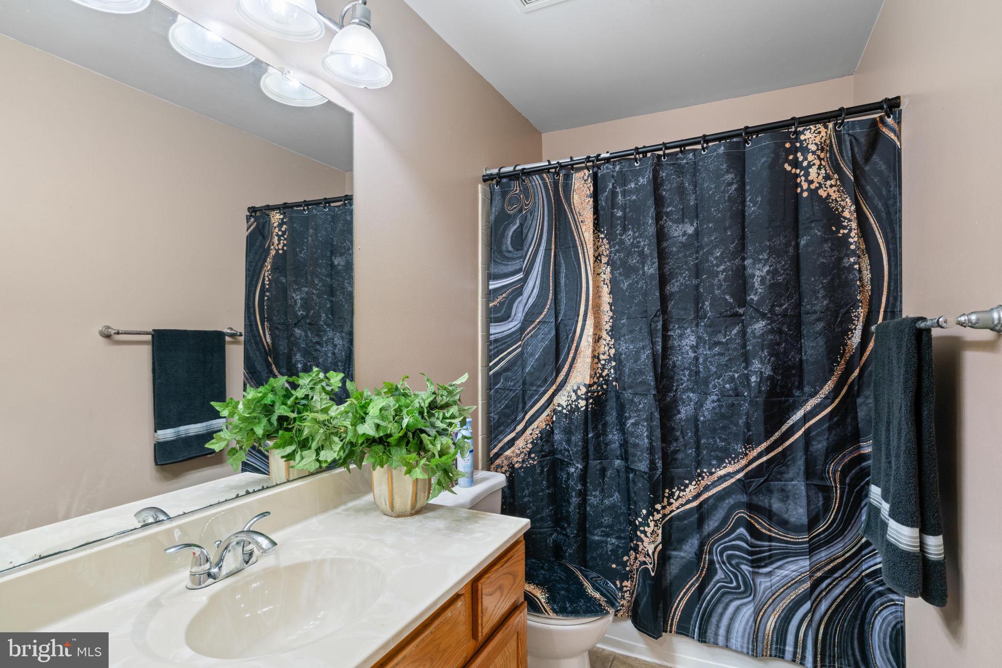 EAGLES POINTE - Residential