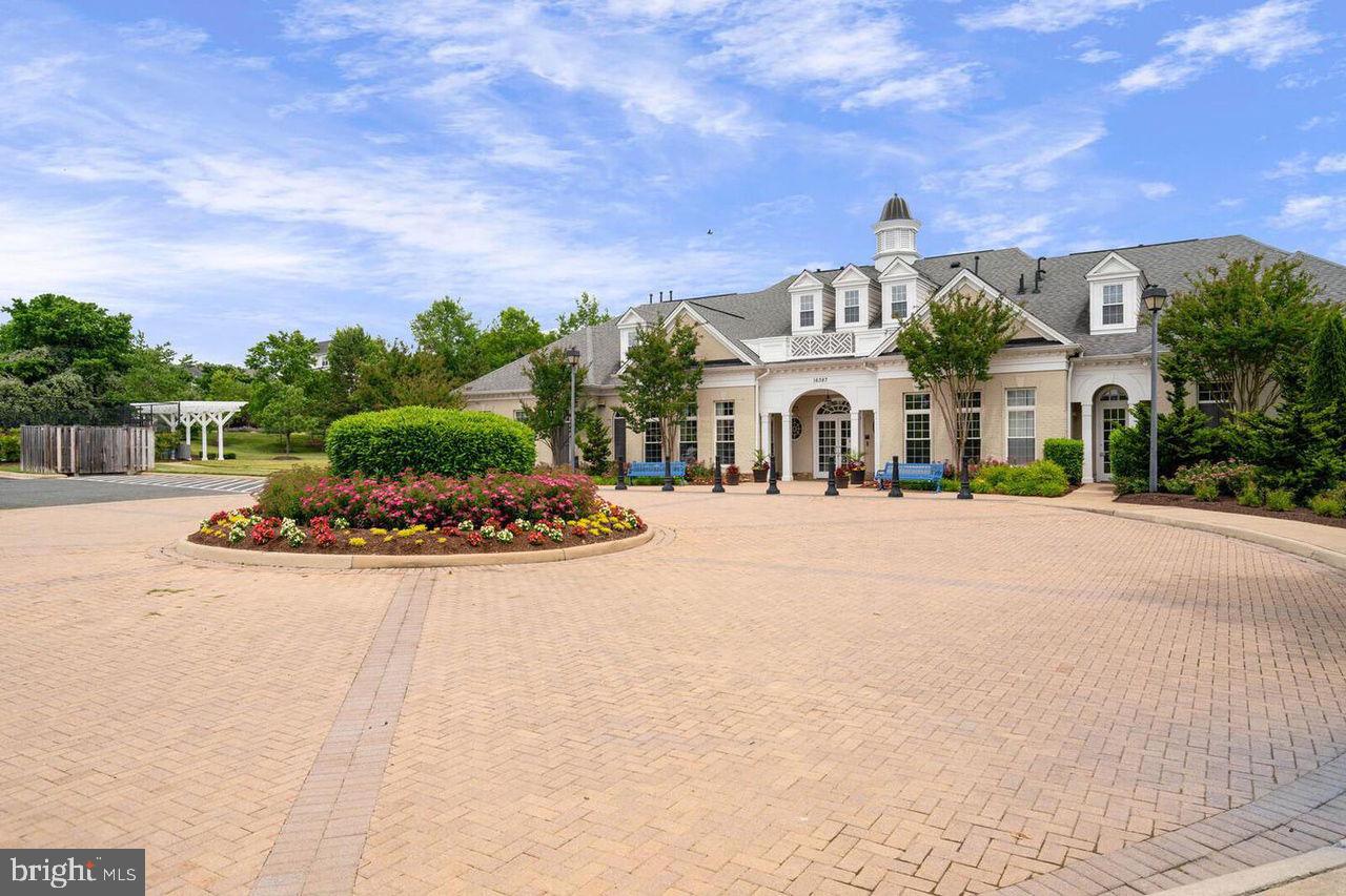 EAGLES POINTE - Residential