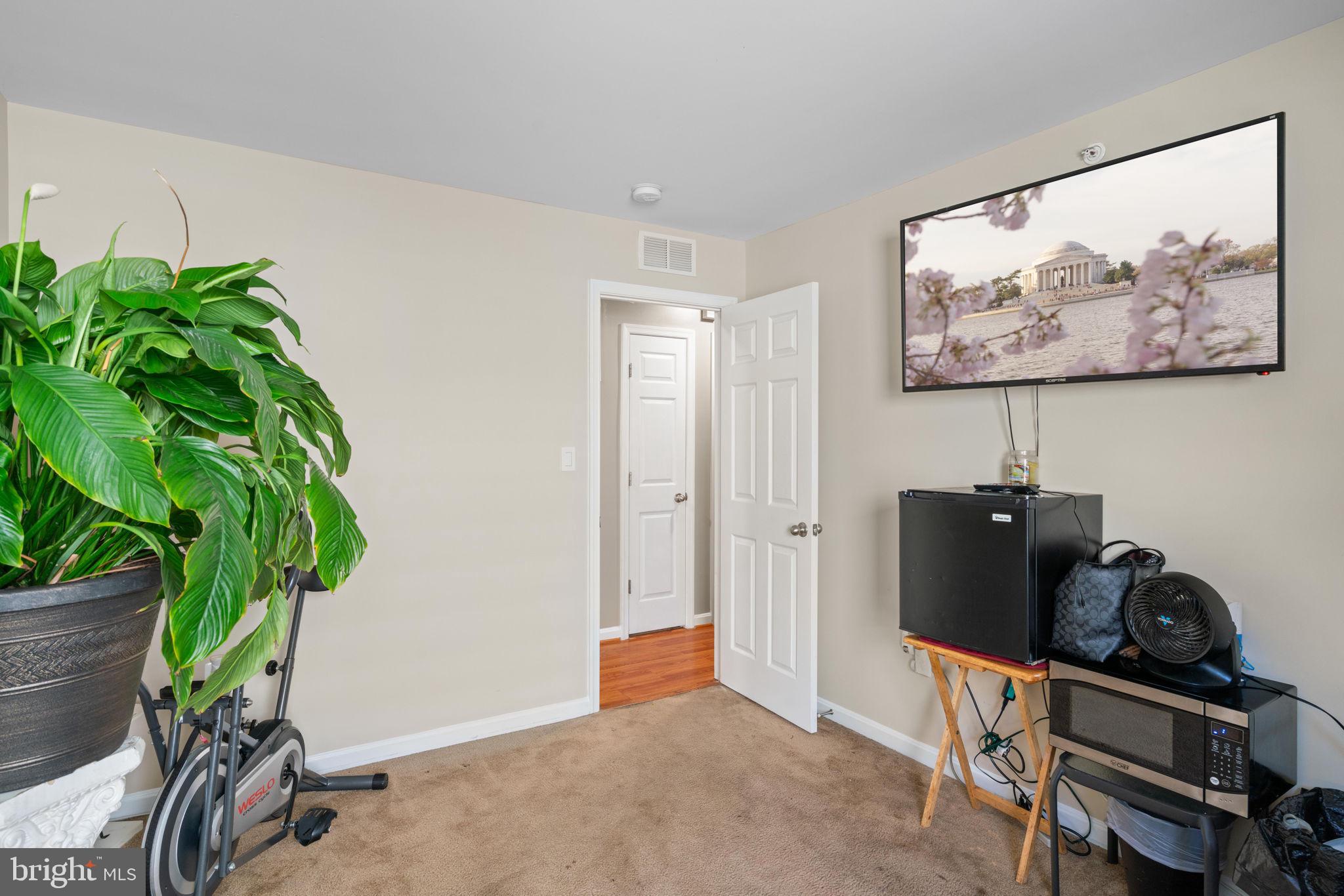 EAGLES POINTE - Residential