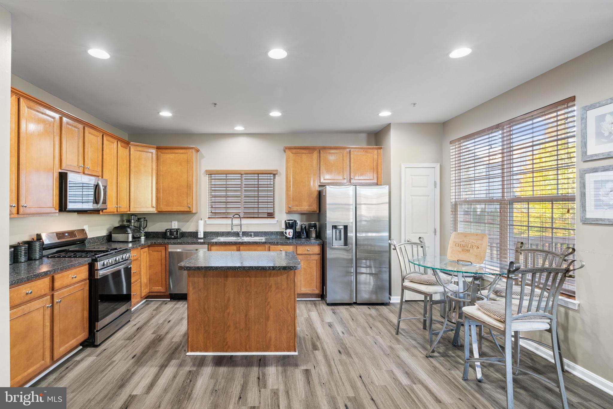 EAGLES POINTE - Residential