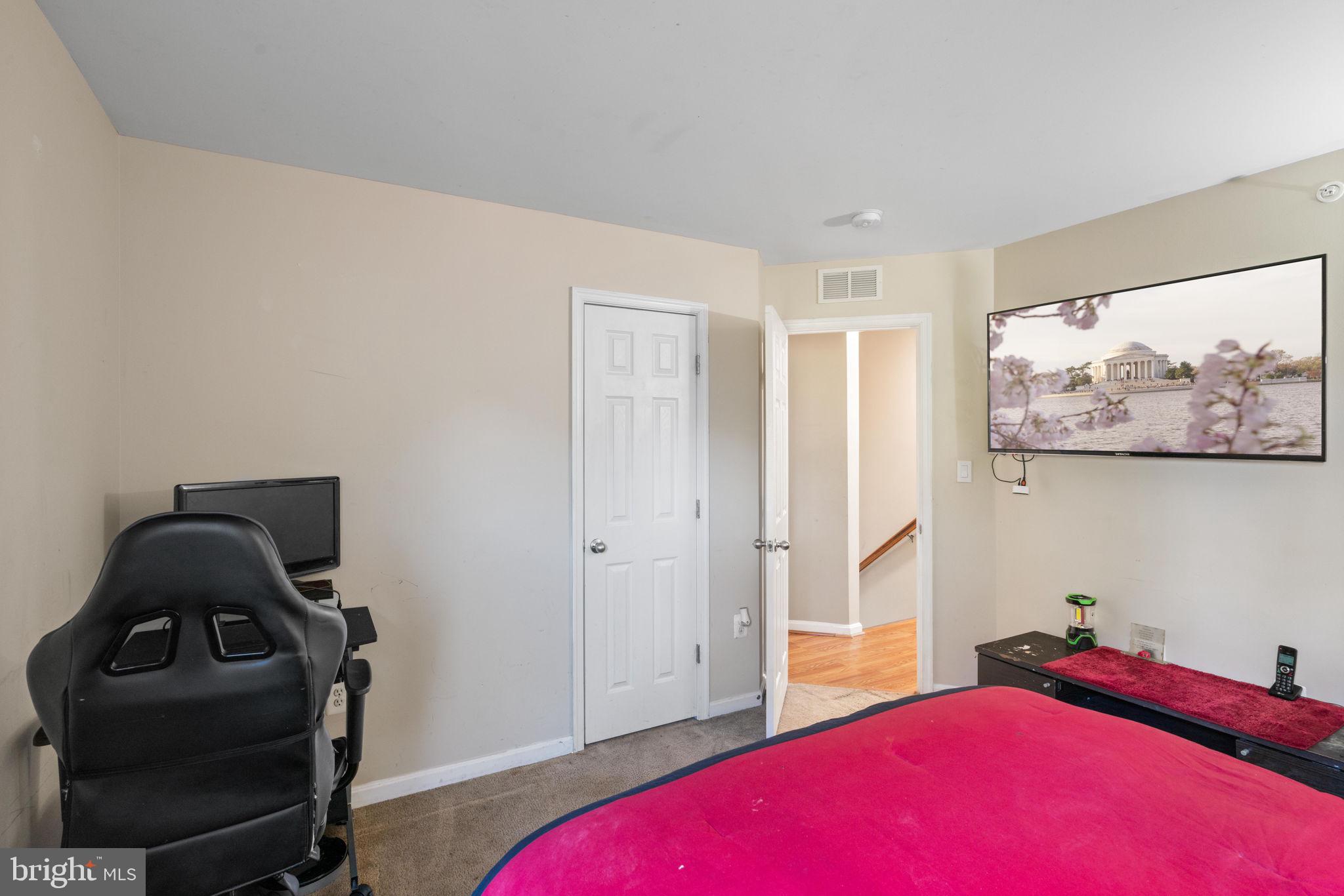 EAGLES POINTE - Residential