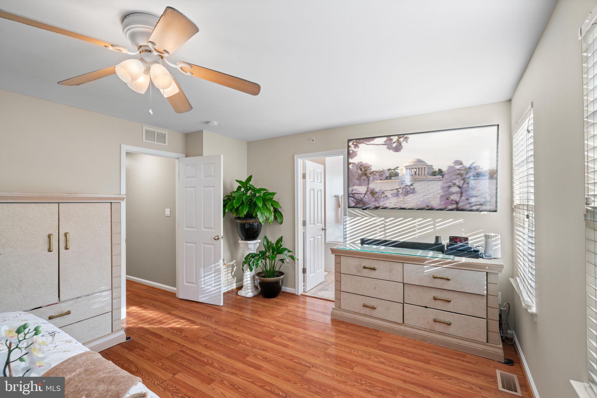 EAGLES POINTE - Residential