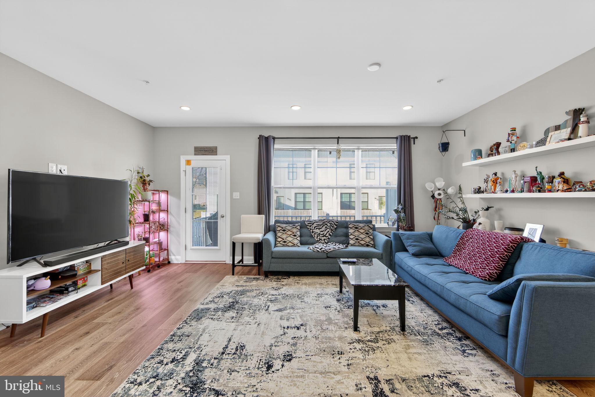 FREELAND SQUARE - Residential